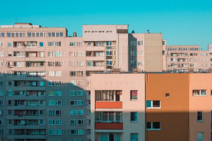 Jakie materiały wybrać do budowy altany ogrodowej?